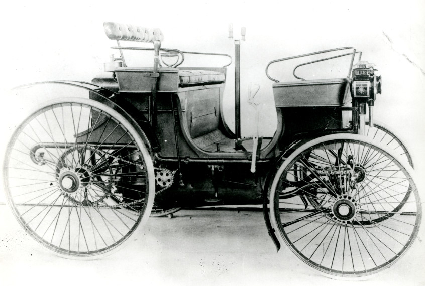 Το πρώτο Peugeot κυκλοφόρησε στις 2 Οκτωβρίου του 1891 και απέδιδε 2 ίππους