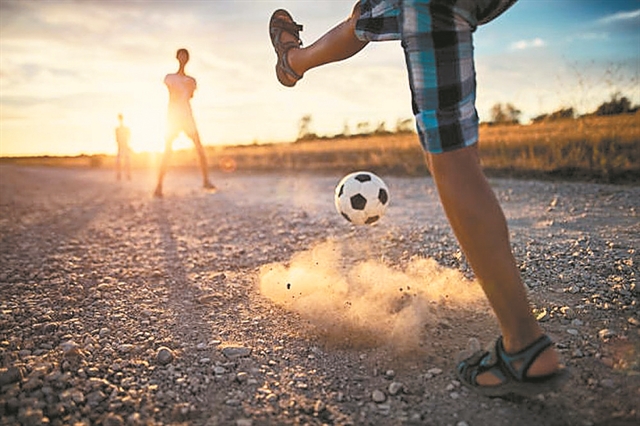 Ελληνικό ποδόσφαιρο – Βιοπάλη πίσω από τη φανταχτερή βιτρίνα
