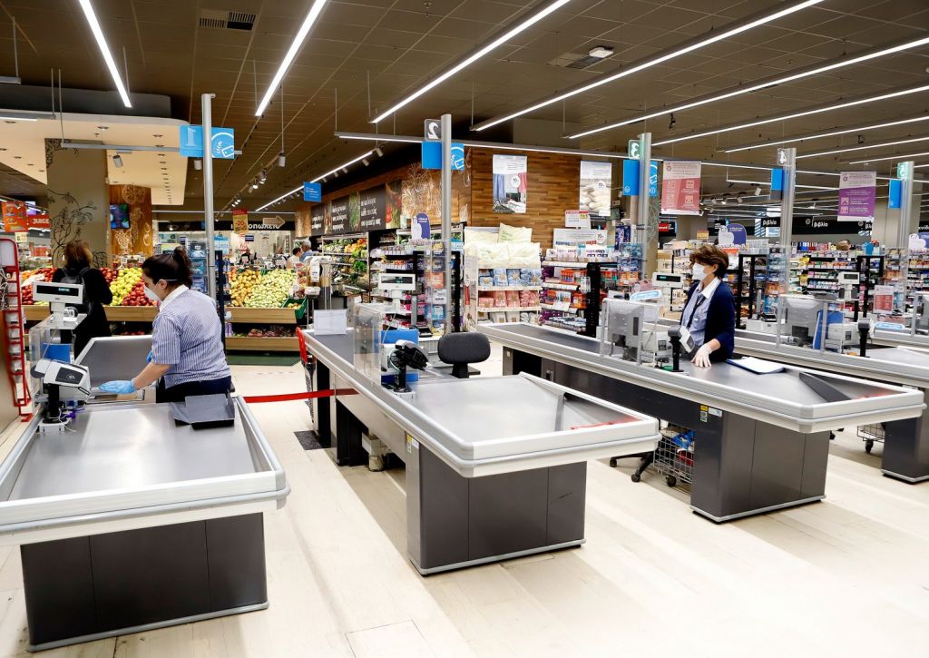 Τι αλλάζει στο ωράριο των σουπερμάρκετ και τα μέτρα προστασίας από τον κοροναϊό κατά τις αγορές