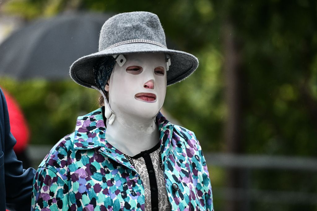 Επίθεση με βιτριόλι – Ξεκινά η απολογία της 37χρονης – Στο δικαστήριο και η Ιωάννα