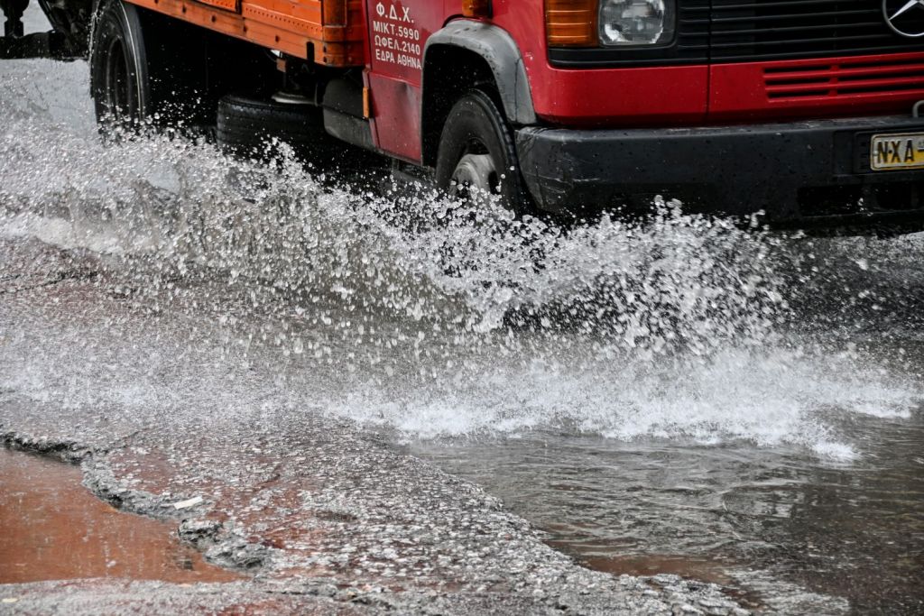 Κακοκαιρία – Εκκένωση οικισμού κοντά στο Αγρίνιο – Ανεβαίνει η στάθμη του νερού στη λίμνη Λυσιμαχεία