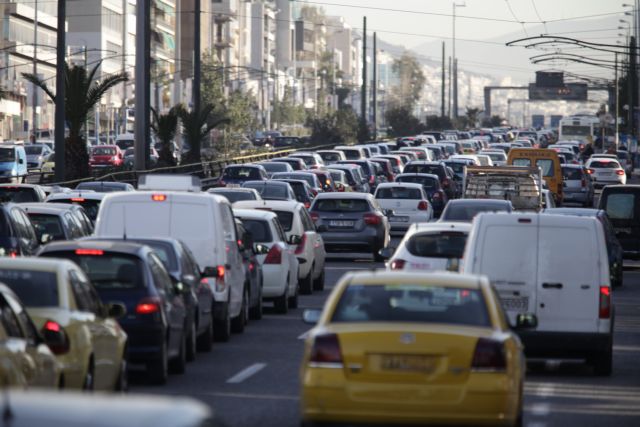 Κυκλοφοριακό κομφούζιο στους δρόμους – Διαρροή πετρελαίου από βυτιοφόρο στον Κηφισό