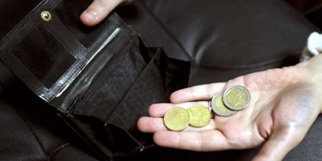 Ένας στους τρεις Έλληνες αντιμέτωπος με τη φτώχεια