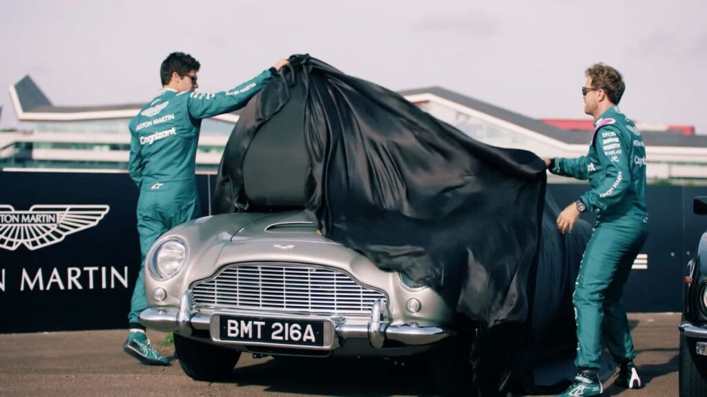 Δύο πιλότοι της Formula1 …ζορίζονται να οδηγήσουν το αυτοκίνητο του Τζειμς Μποντ