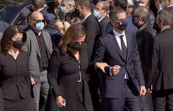 Στη Μητρόπολη η Ντόρα Μπακογιάννη για το τελευταίο αντίο στη Φώφη Γεννηματά