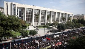 Να ορθώσουμε και πάλι το ανάστημά μας στο φασισμό, αν χρειαστεί