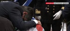 Φώφη Γεννηματά – Ο σπαραγμός του συζύγου της πάνω από το φέρετρο