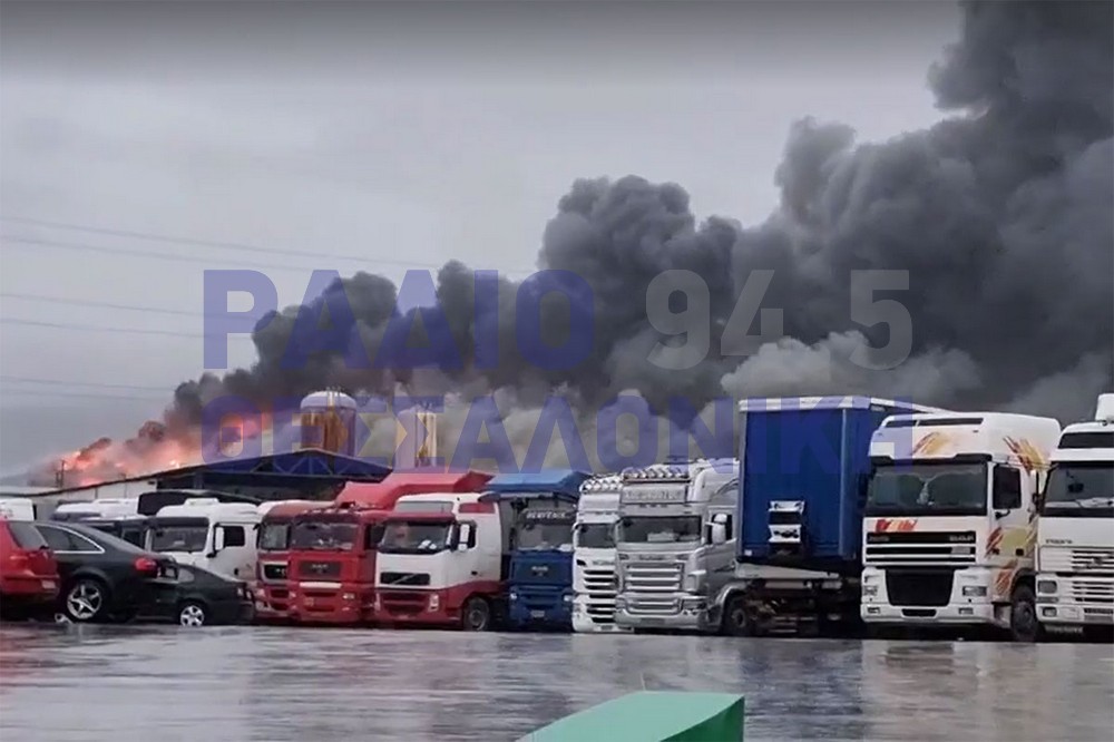 Μεγάλη φωτιά σε αποθήκη τροφίμων