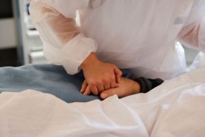 Πλεύρης – Εμφαση στην πρόληψη και στις νέες θεραπείες για τον καρκίνο