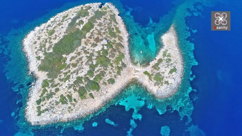 Φονιάς – Αυτό είναι το ελληνικό νησί με το ανατριχιαστικό όνομα – Μια ανάσα από την Αθήνα
