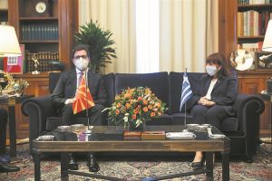Στο Προεδρικό με τις εκκρεμότητες των Πρεσπών  