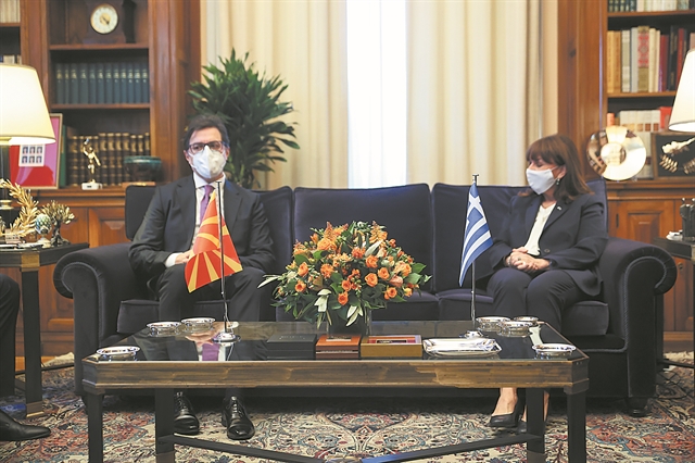 Στο Προεδρικό με τις εκκρεμότητες των Πρεσπών  