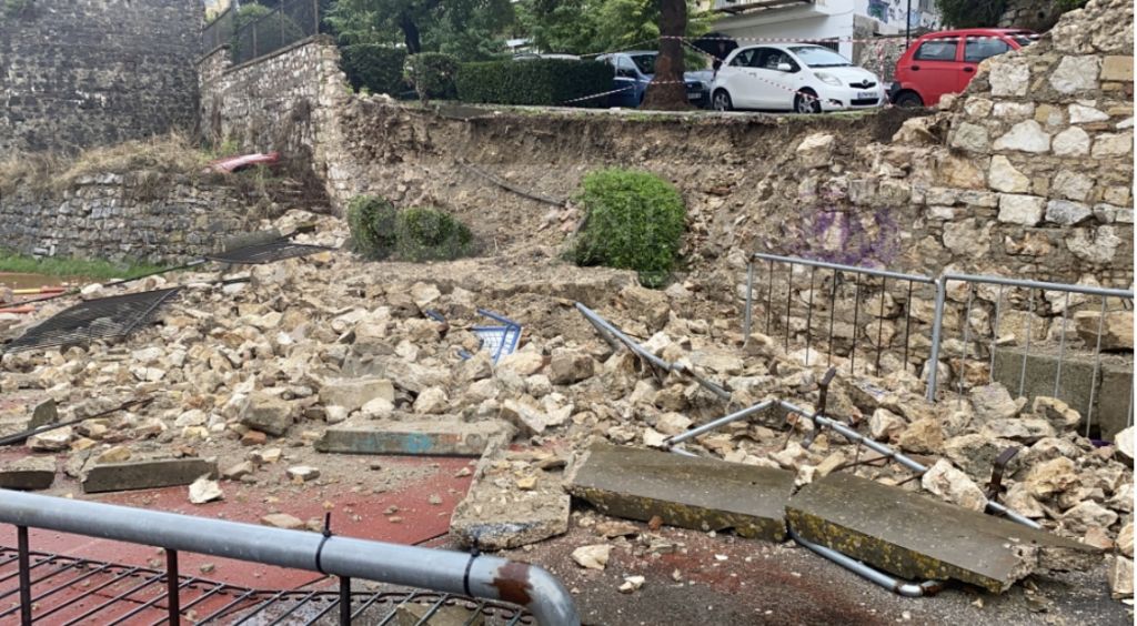 Κραυγή απόγνωσης από κάτοικο της Κέρκυρας – «Χάθηκε το σπίτι μου, χάνω την καρκινοπαθή αδελφή μου»