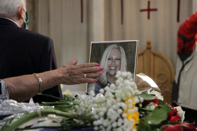 Φώφη Γεννηματά – Πήγε να την αποχαιρετήσει φορώντας μπλούζα με τη φωτογραφία της