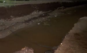 Ώρες αγωνίας για τους πυρόπληκτους της Εύβοιας – Τεράστια προβλήματα από την «Αθηνά» –  Κόπηκε δρόμος στην μέση