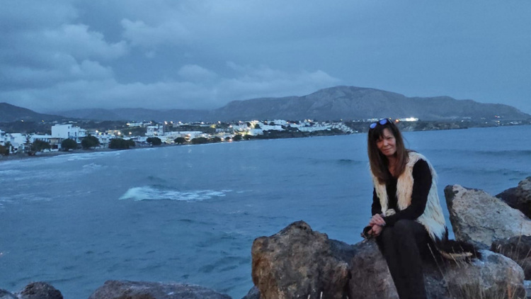 Γυναικοκτονία στην Ιεράπετρα – Συγκλονίζει η κόρη της 48χρονης – «Η μάνα μου δεν έλειπε ποτέ από δίπλα μας»