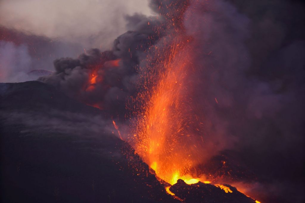 Λα Πάλμα – Συγκλονιστικές εικόνες από τις εκρήξεις του ηφαιστείου