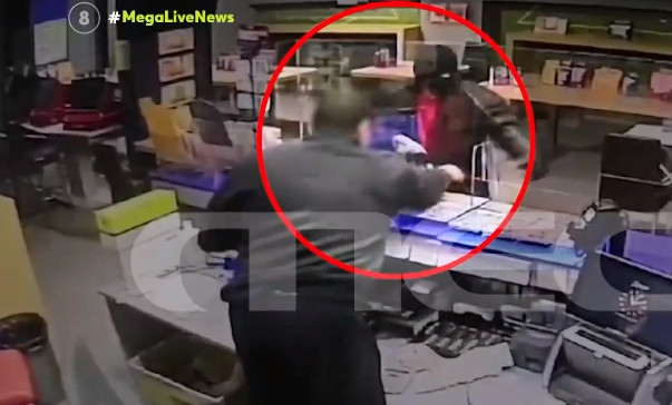 Ατρόμητος… ιδιοκτήτης πρακτορείου άρπαξε το όπλο μέσα από τα χέρια ληστή