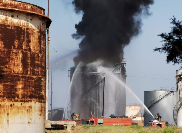 Λίβανος – Στις φλόγες δεξαμενή βενζίνης σε πετρελαϊκές εγκαταστάσεις