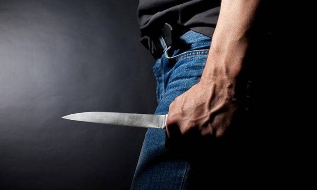 Λαμία – Τρόμος για 17χρονο – Τον μαχαίρωσαν για να τον ληστέψουν