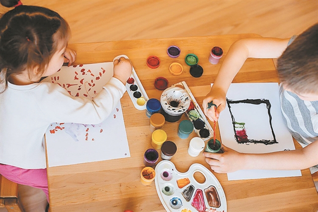 Στο γραφείο με τη μαμά από το νέο έτος