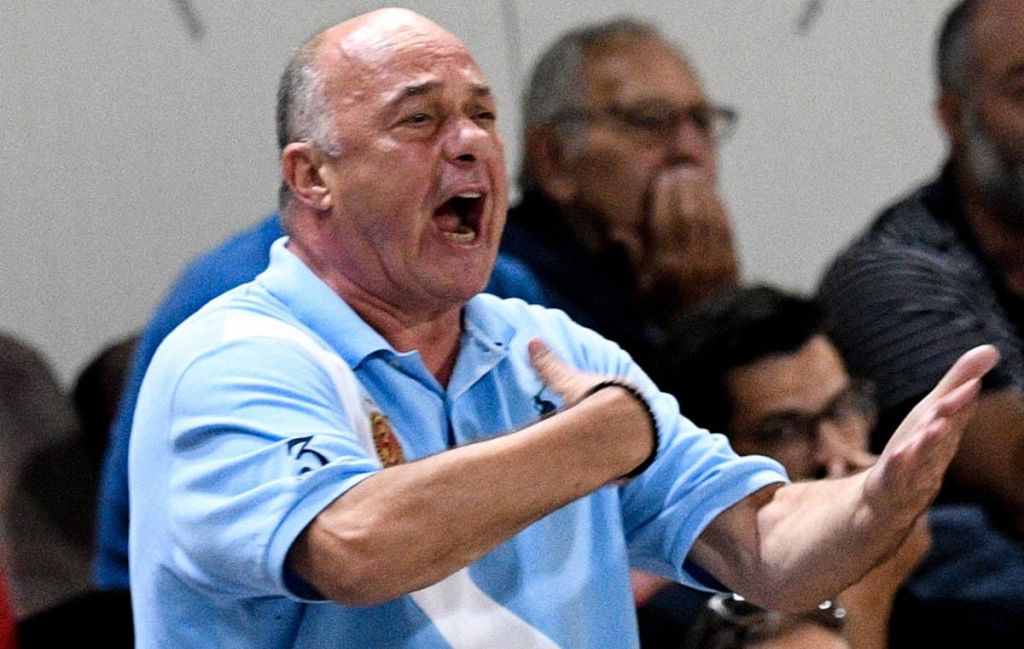 Ξέφυγε ο Μπέος – «Θα σας κάνω μαύρους στο ξύλο» – Σκηνές ροκ στο δημαρχείο Βόλου