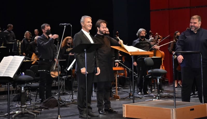 «Αξιον εστί» – Το σπουδαίο έργο του Μίκη σε μια μαγική βραδιά από την Εθνική Λυρική Σκηνή