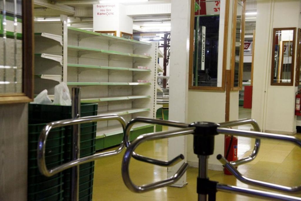 Εντείνονται οι φόβοι για «άδεια ράφια» τα Χριστούγεννα