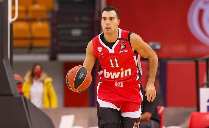 Κώστας Σλούκας – Η πρώτη φωτογραφία με τη νεογέννητη κόρη του