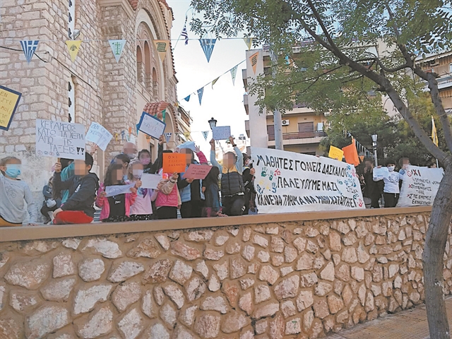 Εντείνονται οι αντιδράσεις για τις συγχωνεύσεις σχολικών τμημάτων