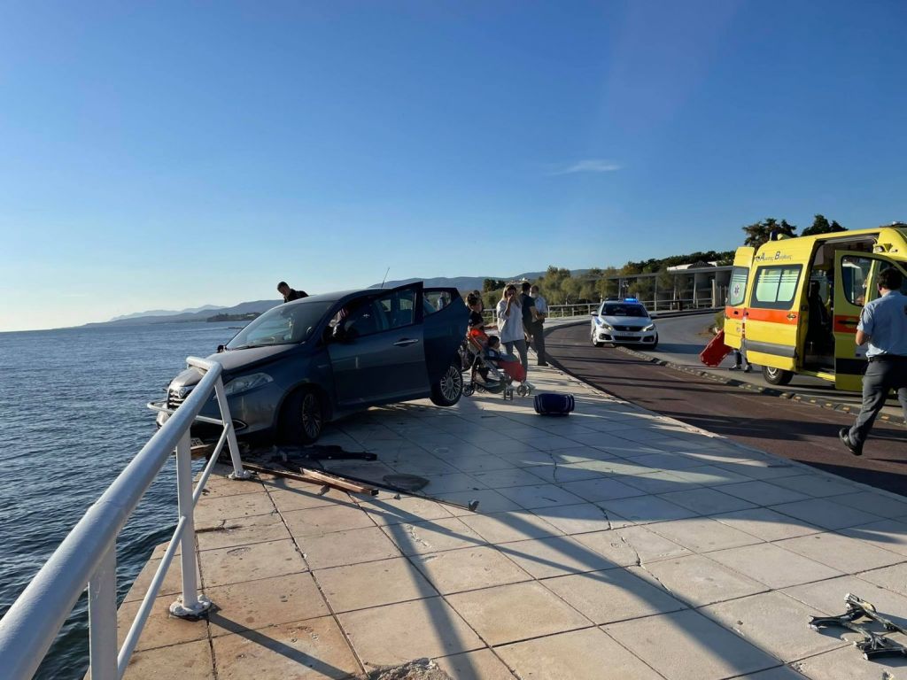 Αλεξανδρούπολη – Αυτοκίνητο προσέκρουσε σε παγκάκι και πέταξε γυναίκα στη θάλασσα