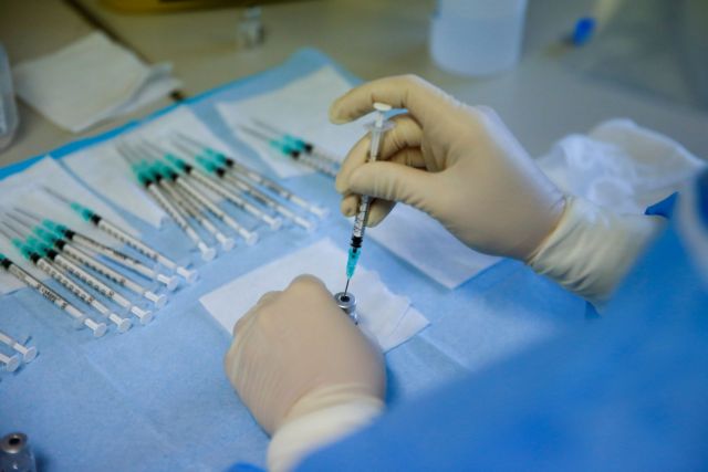 Εμβόλιο – Τι ισχύει για τα περιστατικά θρομβώσεων – Η δημοσίευση του Τσιόδρα