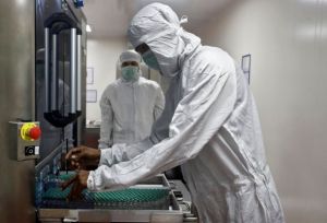 Οι Ρώσοι έκλεψαν τη φόρμουλα της AstraZeneca για να φτιάξουν το Sputnik V!