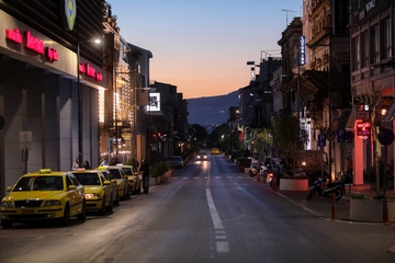 Τρομάζουν οι θάνατοι των νέων από κοροναϊό