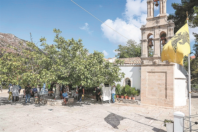 «Εμβολιασμένοι οι ιερείς»