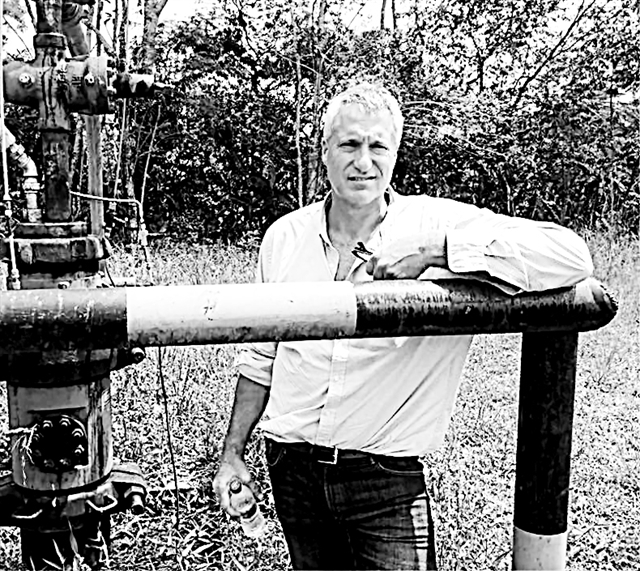 Φωτιζόμαστε κοιτάζοντας το σκοτάδι μας