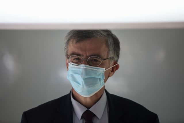 Τσιόδρας – Προστασία με την 3η δόση εμβολίου και για τις επαναλοιμώξεις
