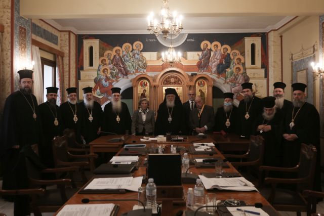 Ιερά Σύνοδος  – Οι ανεμβολίαστοι πιστοί να προσέρχονται στους ναούς με τεστ