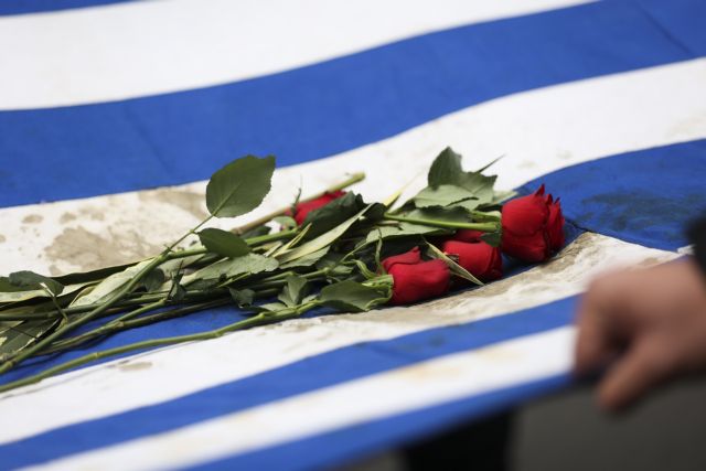 Πολυτεχνείο – Ενός λεπτού σιγή στην Ολομέλεια της Βουλής