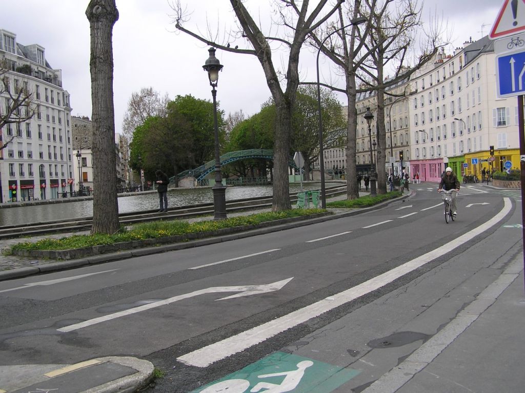 Γιατί η Αθήνα θα χρειαστεί… χρόνια για να γίνει σαν το ποδηλατικό Παρίσι