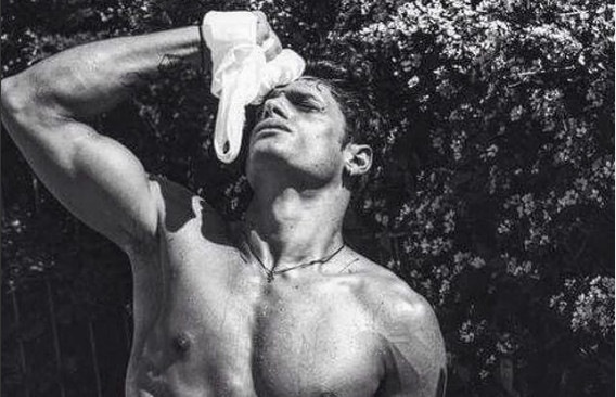 Στέλιος Νιάκαρης – Μετά τις 100 γυναίκες χάνεις το λογαριασμό