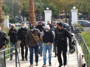 Σοκ στο Βόλο – Εμπλέκεται και σε δεύτερο φόνο ο 39χρονος που κατακρεούργησε τη νονά του