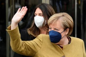 Ανγκελα Μέρκελ – Μπαρόζο, Μπλερ και Πρόντι γράφουν για τα πρώτα της βήματα στην καγκελαρία