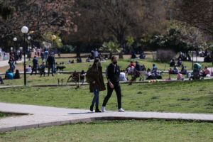 Κοροναϊός – Στο κατακόκκινο σχεδόν η μισή χώρα – Αυξημένα και σήμερα τα κρούσματα