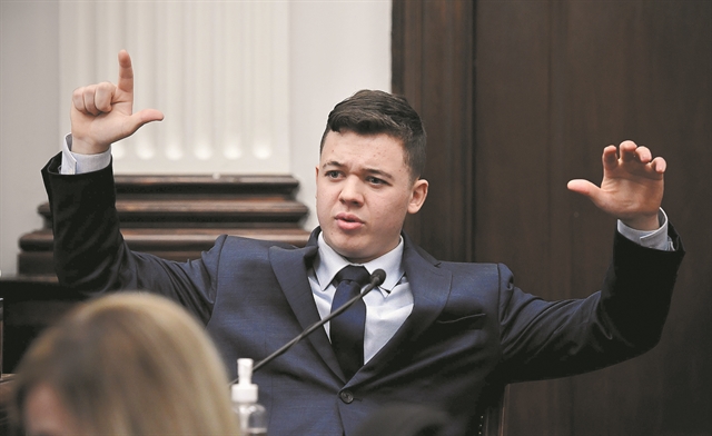 Αθώωσαν τον νεαρό που σκότωσε δύο ανθρώπους σε αντιρατσιστική διαδήλωση