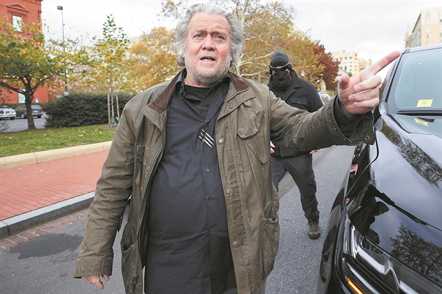 Παραδόθηκε στο FBI ο διαβόητος σύμβουλος του Ντόναλντ Τραμπ