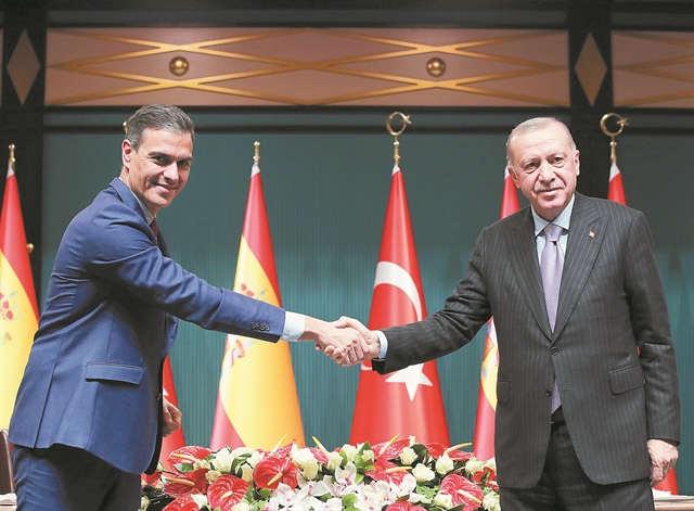 Ισπανικές πλάτες στον Ερντογάν