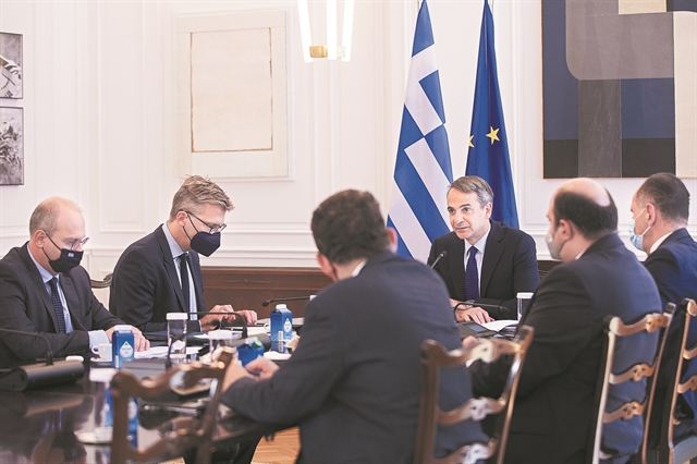 Με παράλληλη ατζέντα απέναντι στην πανδημία