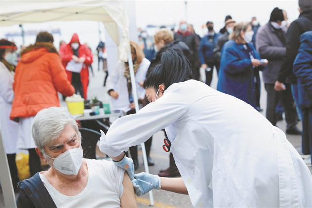 Ενα βήμα πιο κοντά στην υποχρεωτικότητα