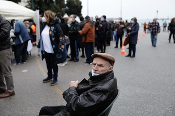Πώς θα πληρώνουν τα πρόστιμα οι ανεμβολίαστοι 60αρηδες
